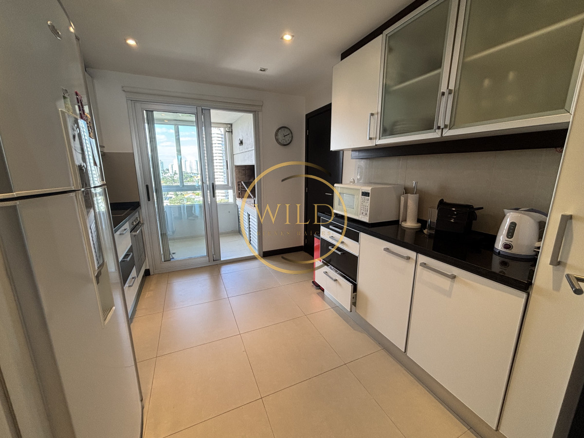 Apartamento ID.2480 - Espectacular 3 dormitorios al mar mansa en venta 