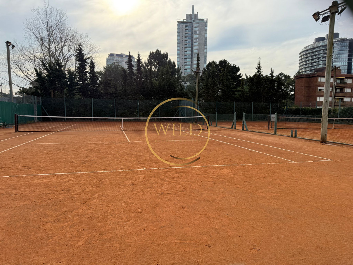 Apartamento ID.2424 - Alquiler invernal y verano 2 dormitorios 2 baños en torre de categoría con todos los servicios
