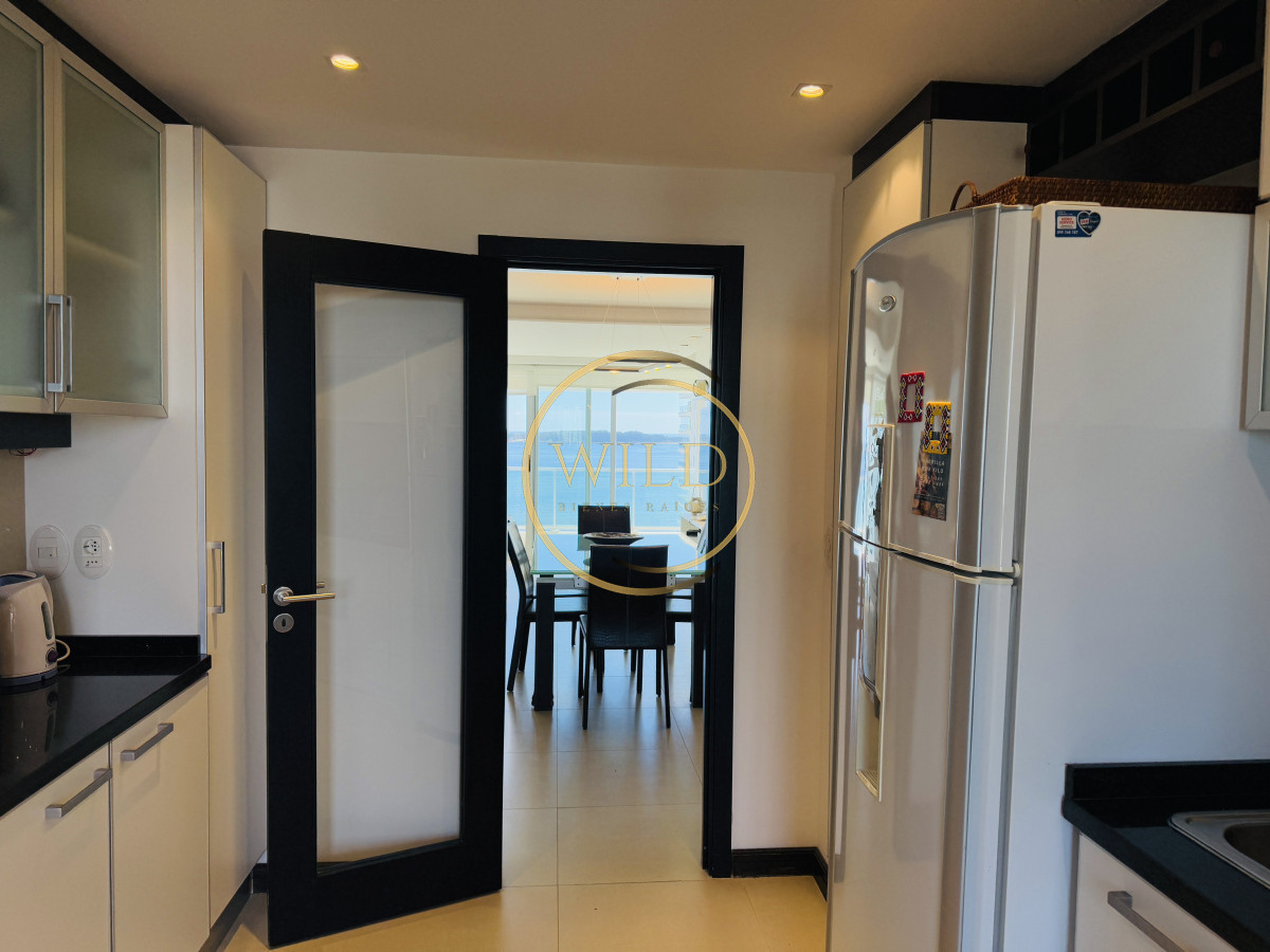 Apartamento ID.2480 - Espectacular 3 dormitorios al mar mansa en venta 