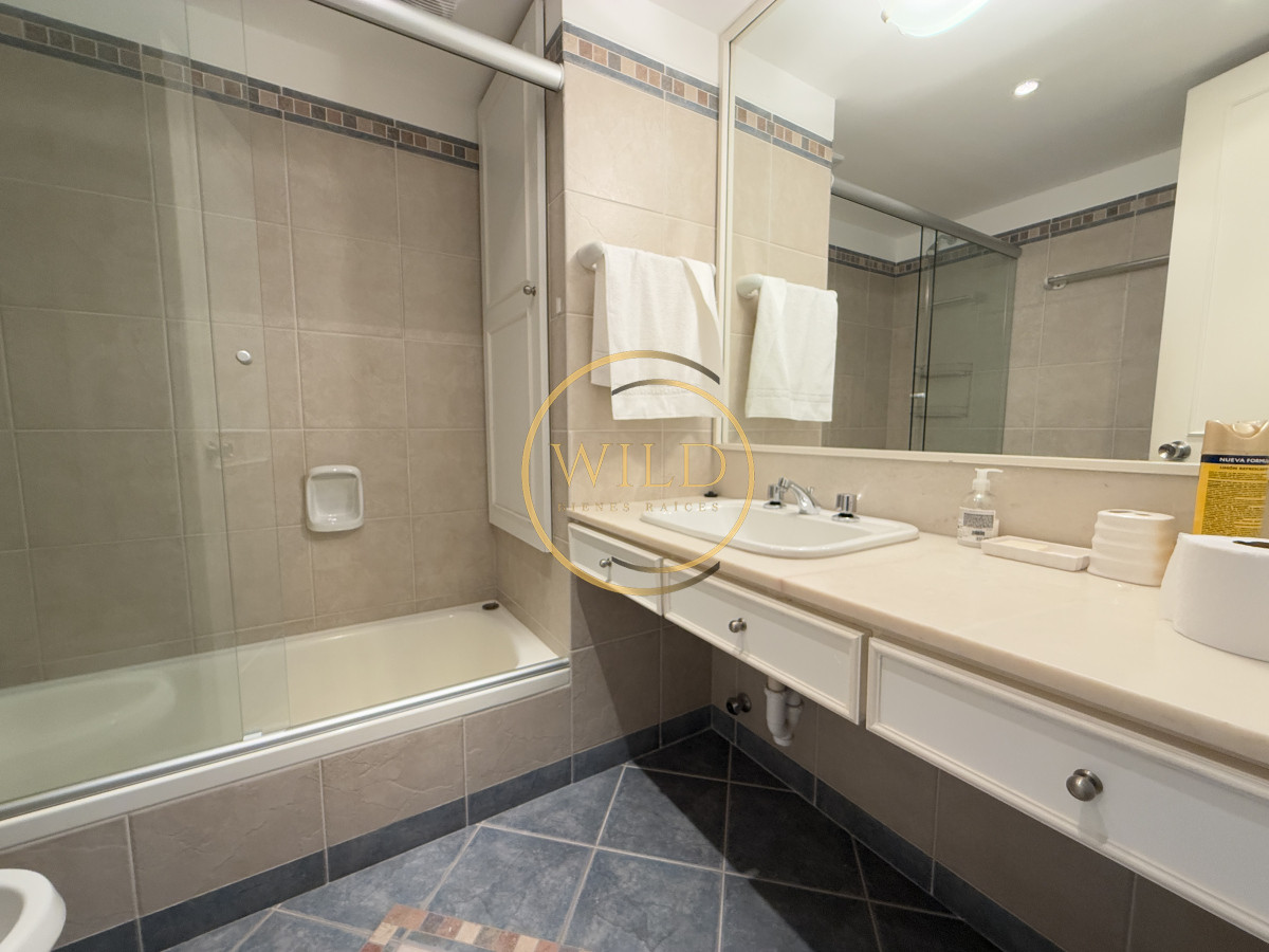 Apartamento ID.2214 - Primera línea brava 3 dormitorios mas dependencia alquiler 