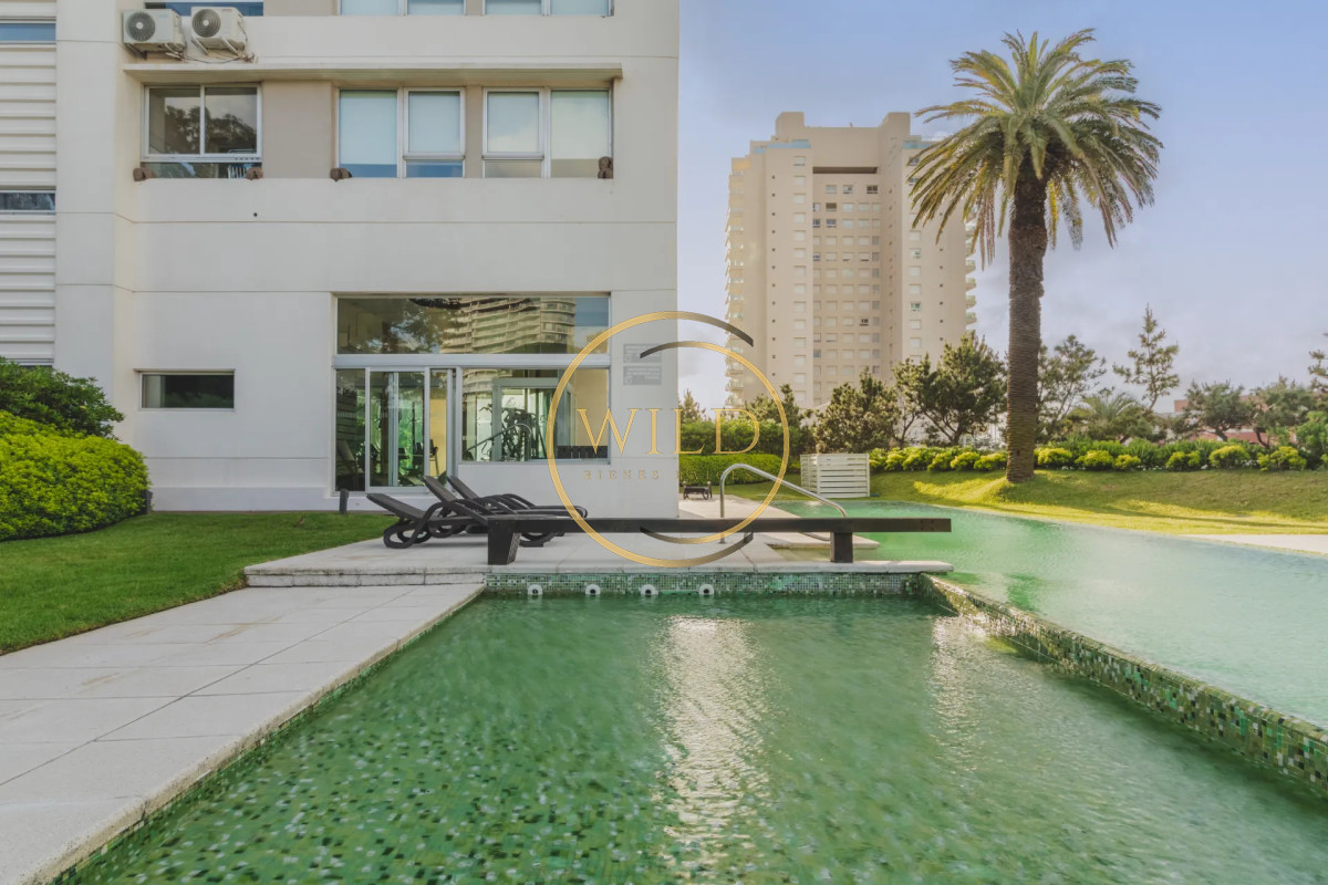 Apartamento ID.2480 - Espectacular 3 dormitorios al mar mansa en venta 