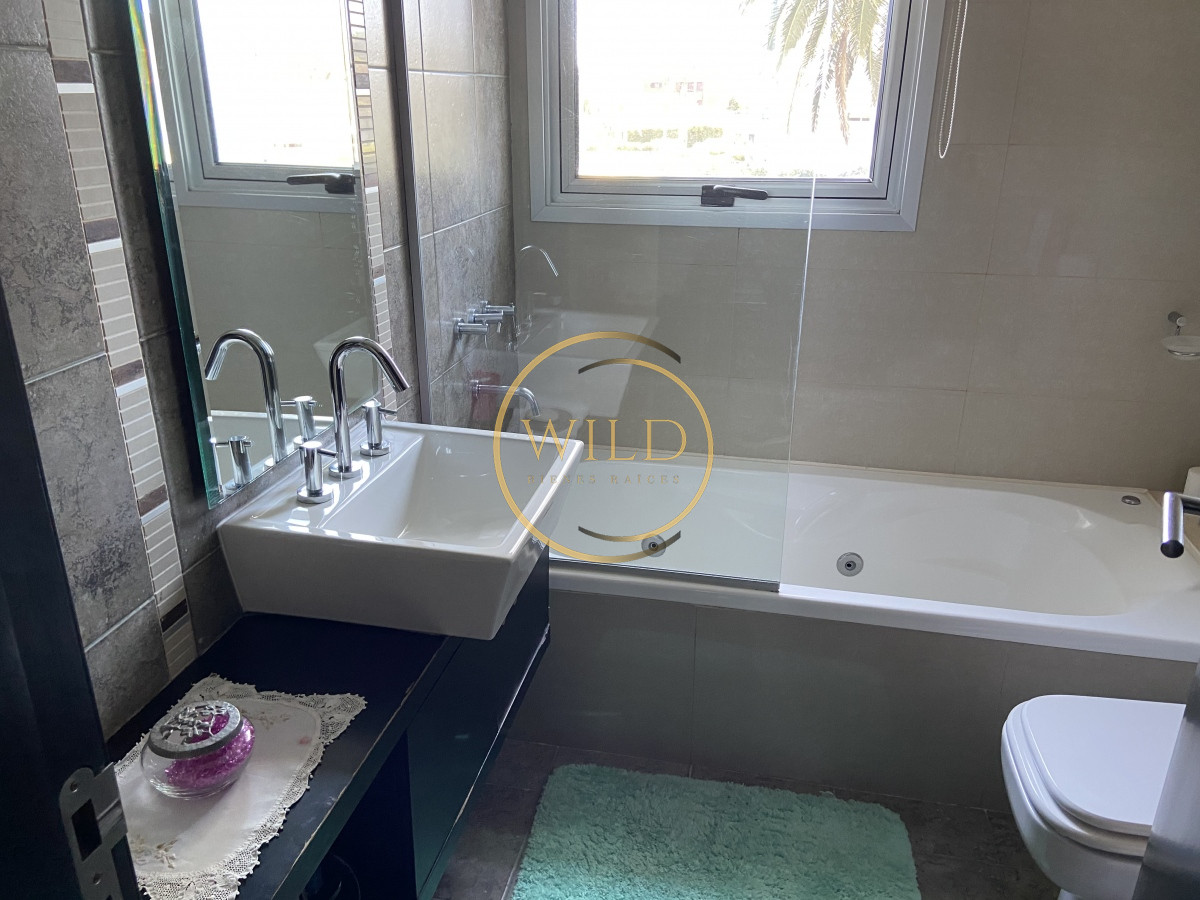 Apartamento ID.1435 - Divino 3 dormitorios 2 baños a metros del mar