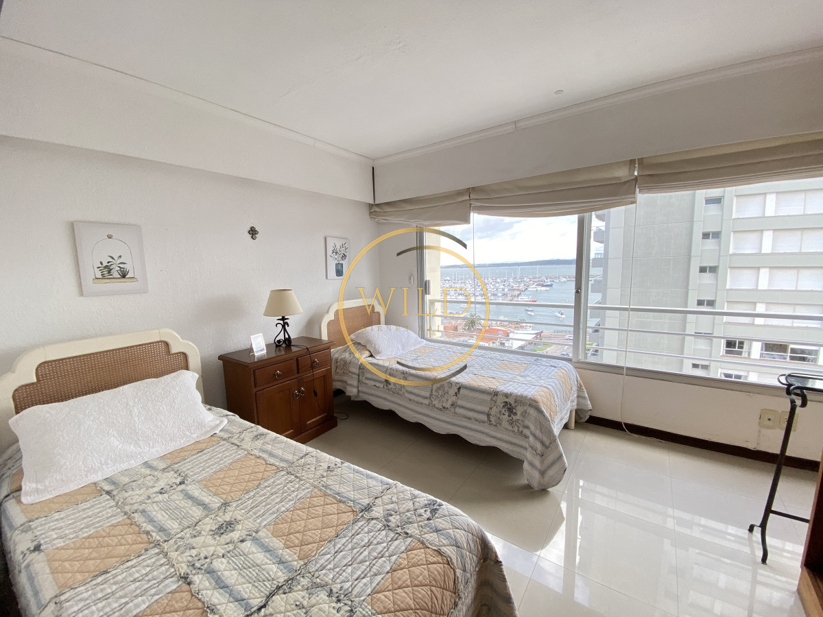Apartamento ID.2127 - En venta 2 dormitorios y medio en Península 