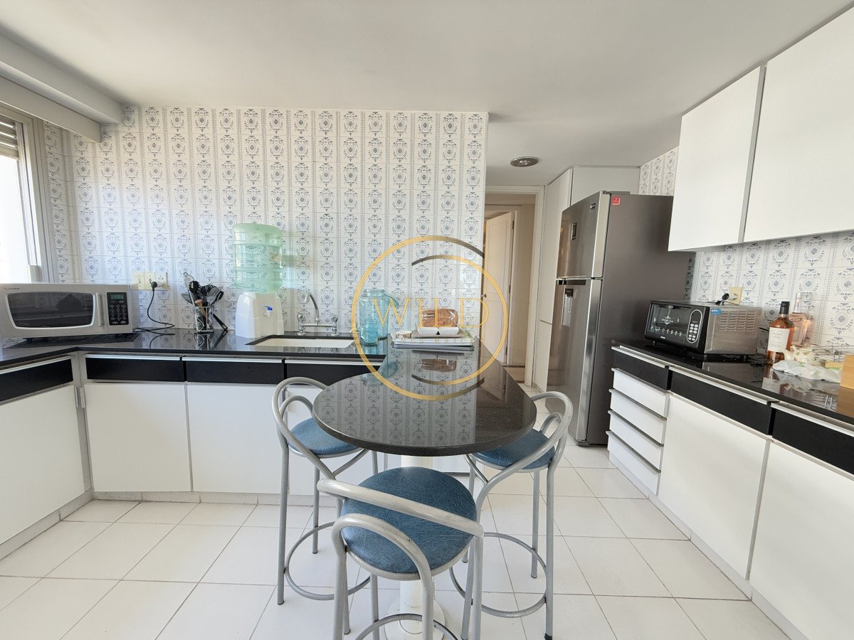 Apartamento ID.2214 - Primera línea brava 3 dormitorios mas dependencia alquiler 