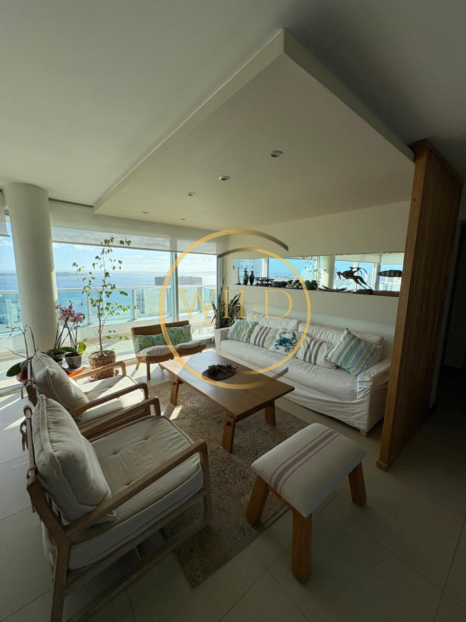 Apartamento ID.2476 - Penthouse en playa mansa en venta 