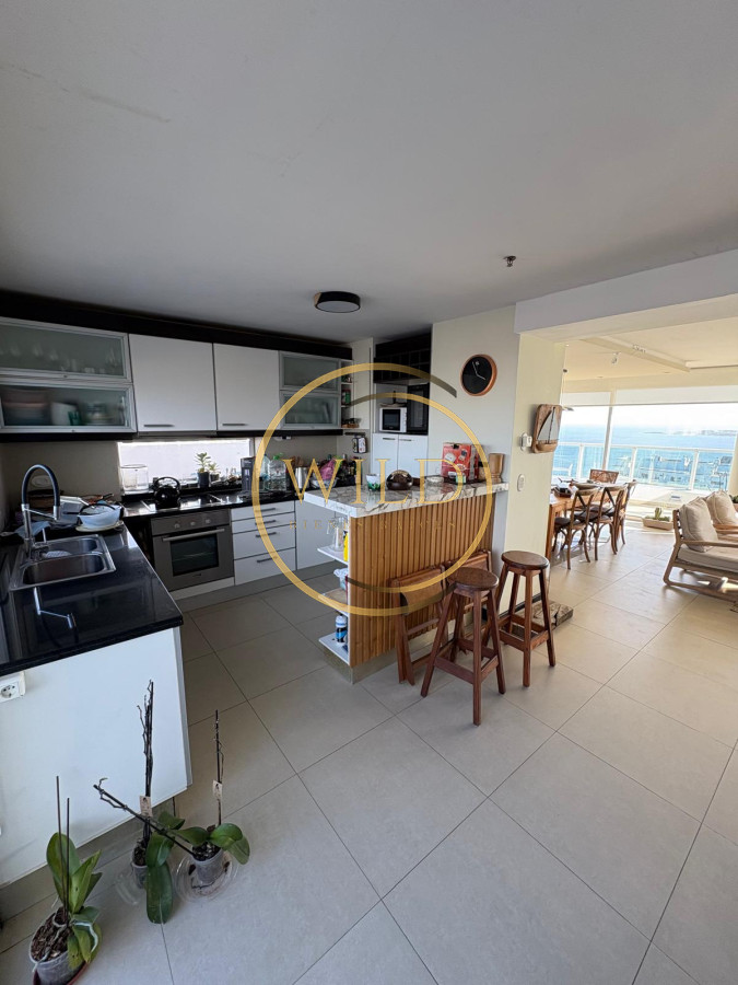 Apartamento ID.2476 - Penthouse en playa mansa en venta 