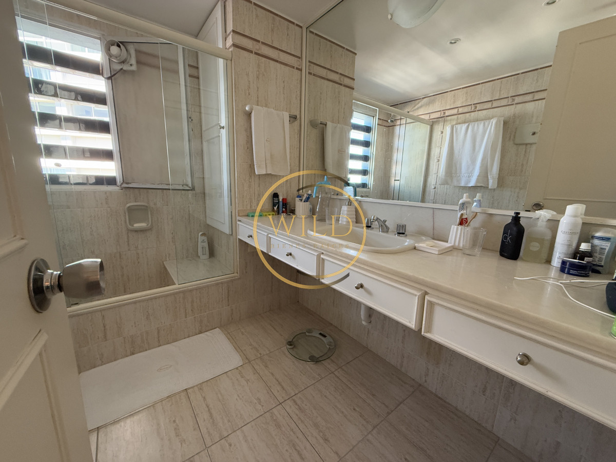 Apartamento ID.2214 - Primera línea brava 3 dormitorios mas dependencia alquiler 