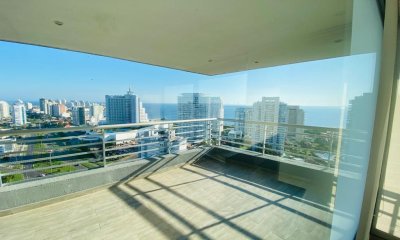 Venta Apartamento  en mansa 3 suites mas dependencia y toilette todos los servicios