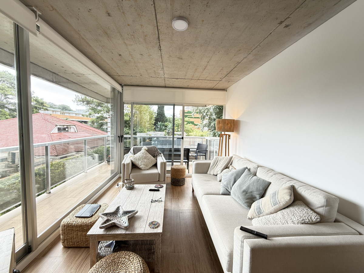 Hermoso apartamento en venta de 2 dormitorios 2 baños en Playa Mansa