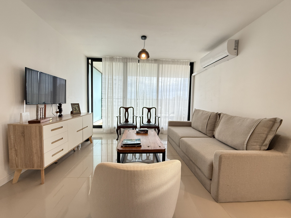 Venta hermoso apartamento nuevo 2 dormitorios piscina Roosevelt