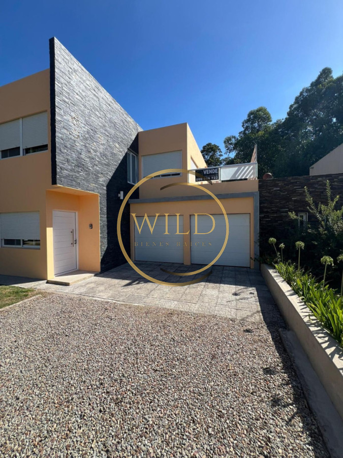 Casa ID.2216 - Venta casa pinares 4 dormitorios en 2 plantas