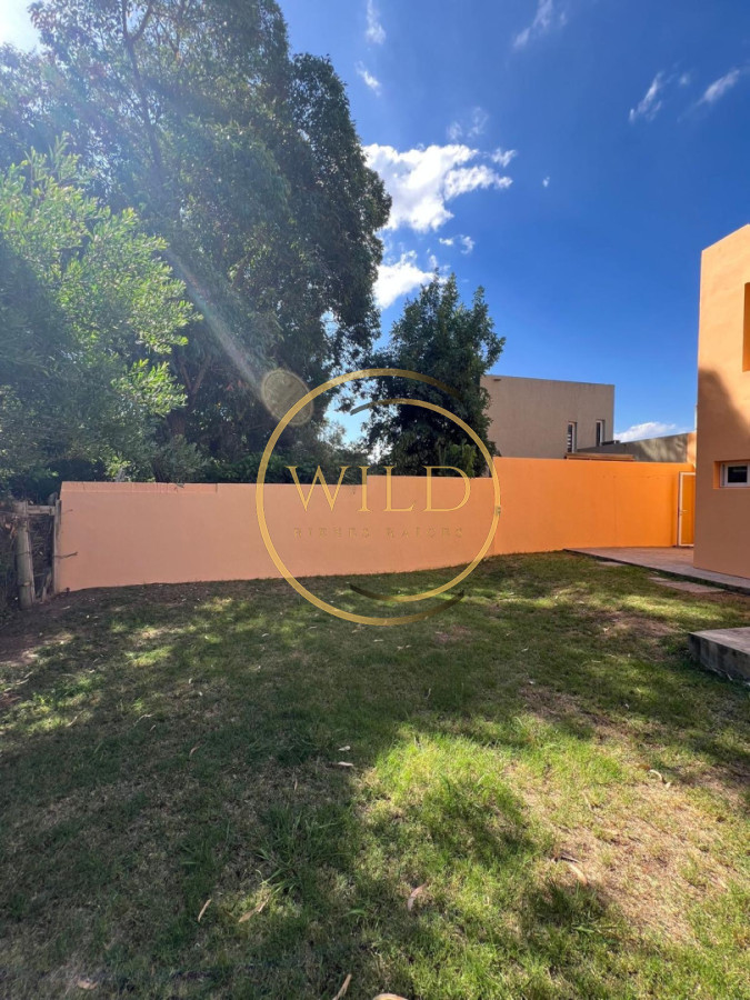 Casa ID.2216 - Venta casa pinares 4 dormitorios en 2 plantas