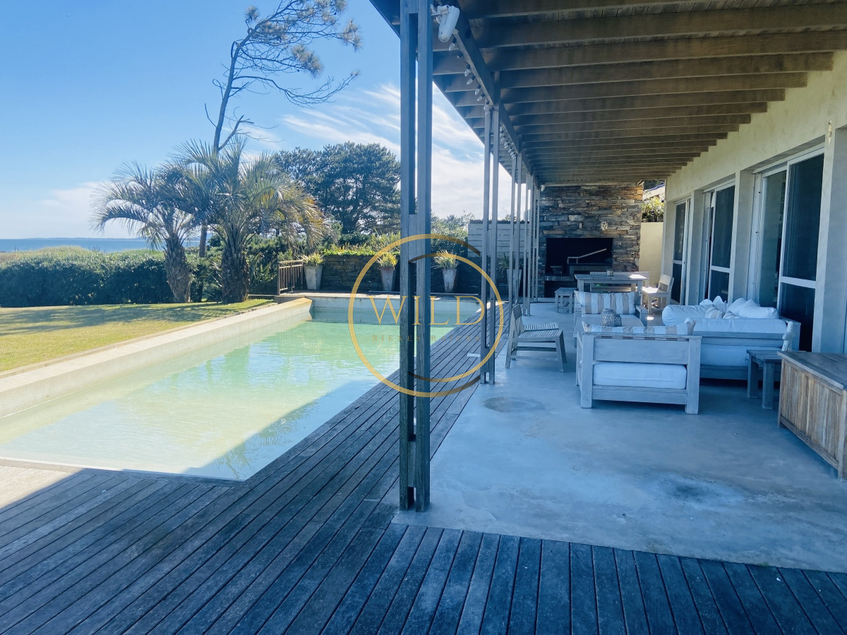 Casa ID.2132 - Espectacular en playa Solanas primera línea 