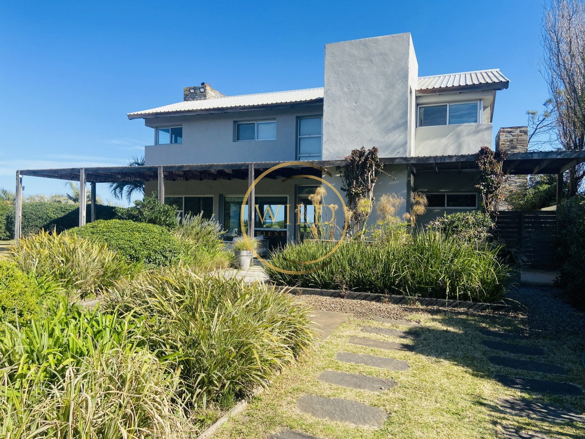 Casa ID.2132 - Espectacular en playa Solanas primera línea 