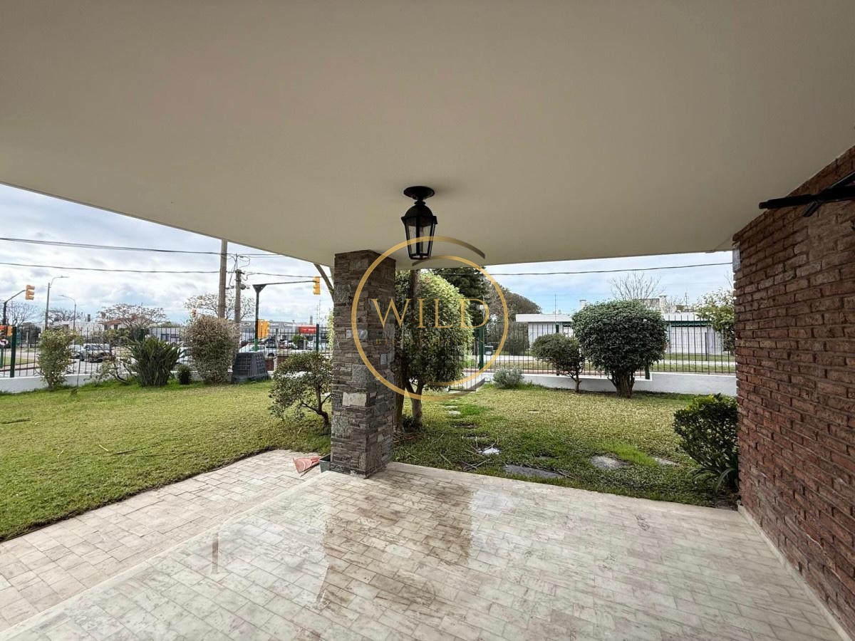 Casa ID.5797 - Venta en Carrasco Montevideo importante residencia