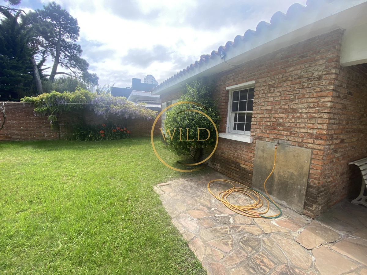 Casa ID.2171 - Venta Av Italia Pda 5 zona comercial casa local terreno Punta del Este