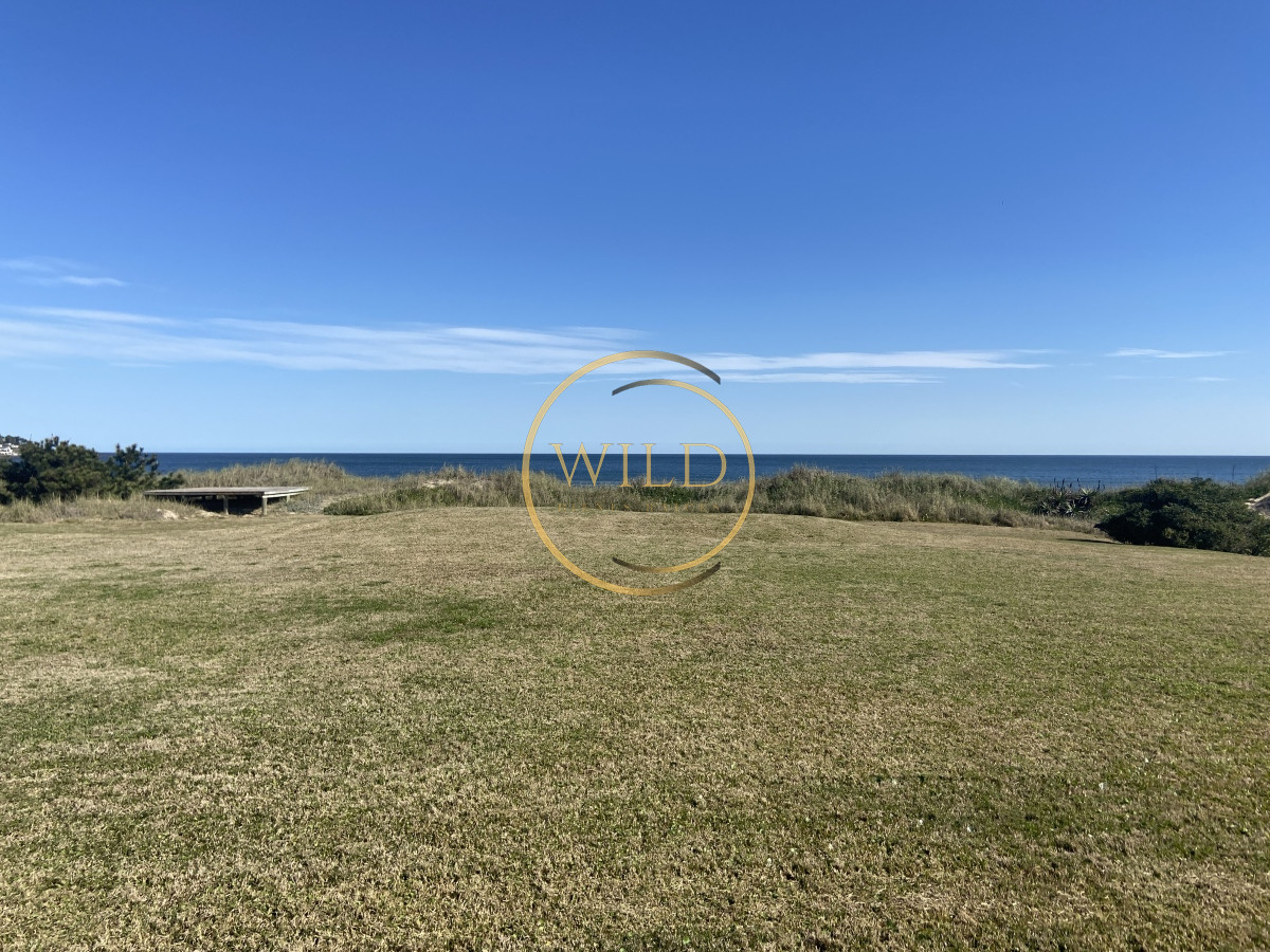 Casa ID.2132 - Espectacular en playa Solanas primera línea 