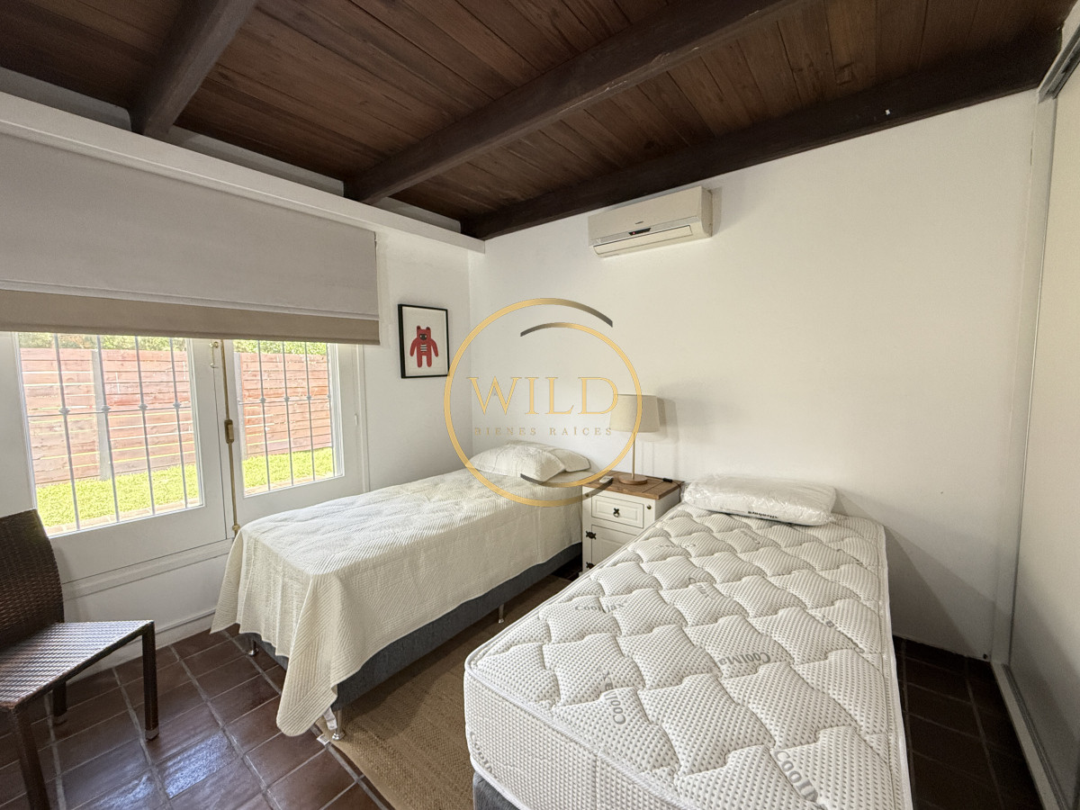 Casa ID.2196 - Venta Casa en mansa 3 dormitorios a pasos de la playa