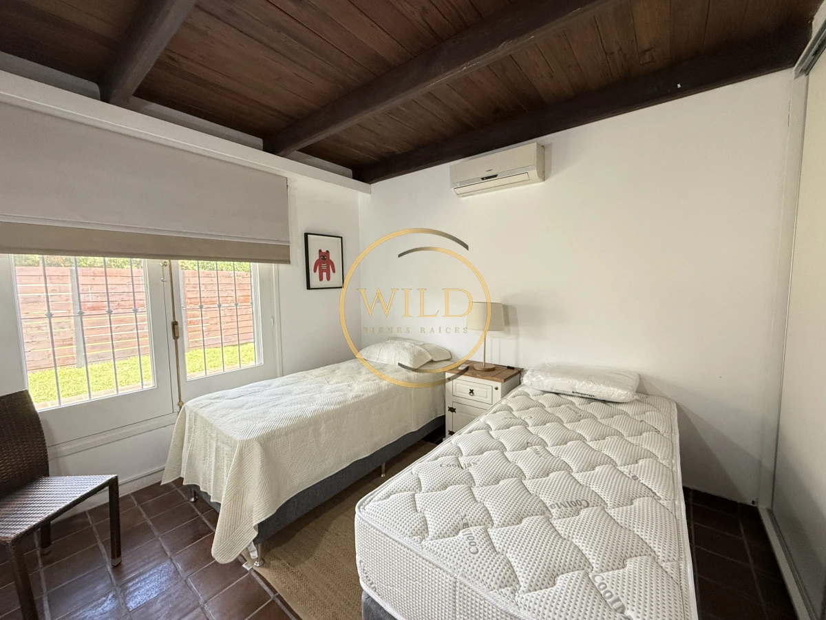 Casa ID.2196 - Venta Casa en mansa 3 dormitorios a pasos de la playa