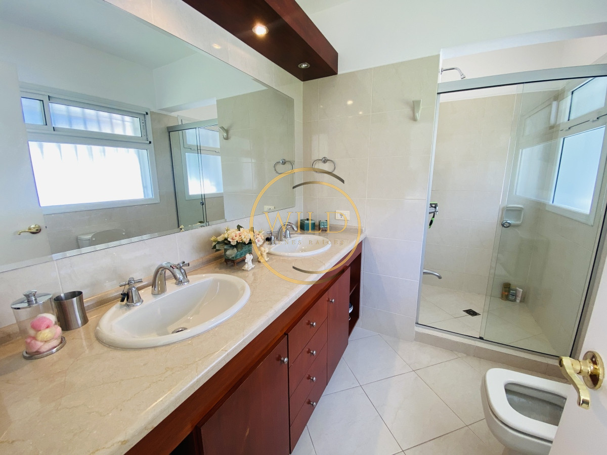 Casa ID.1994 - Impecable Residencia en la mansa a pasos del mar