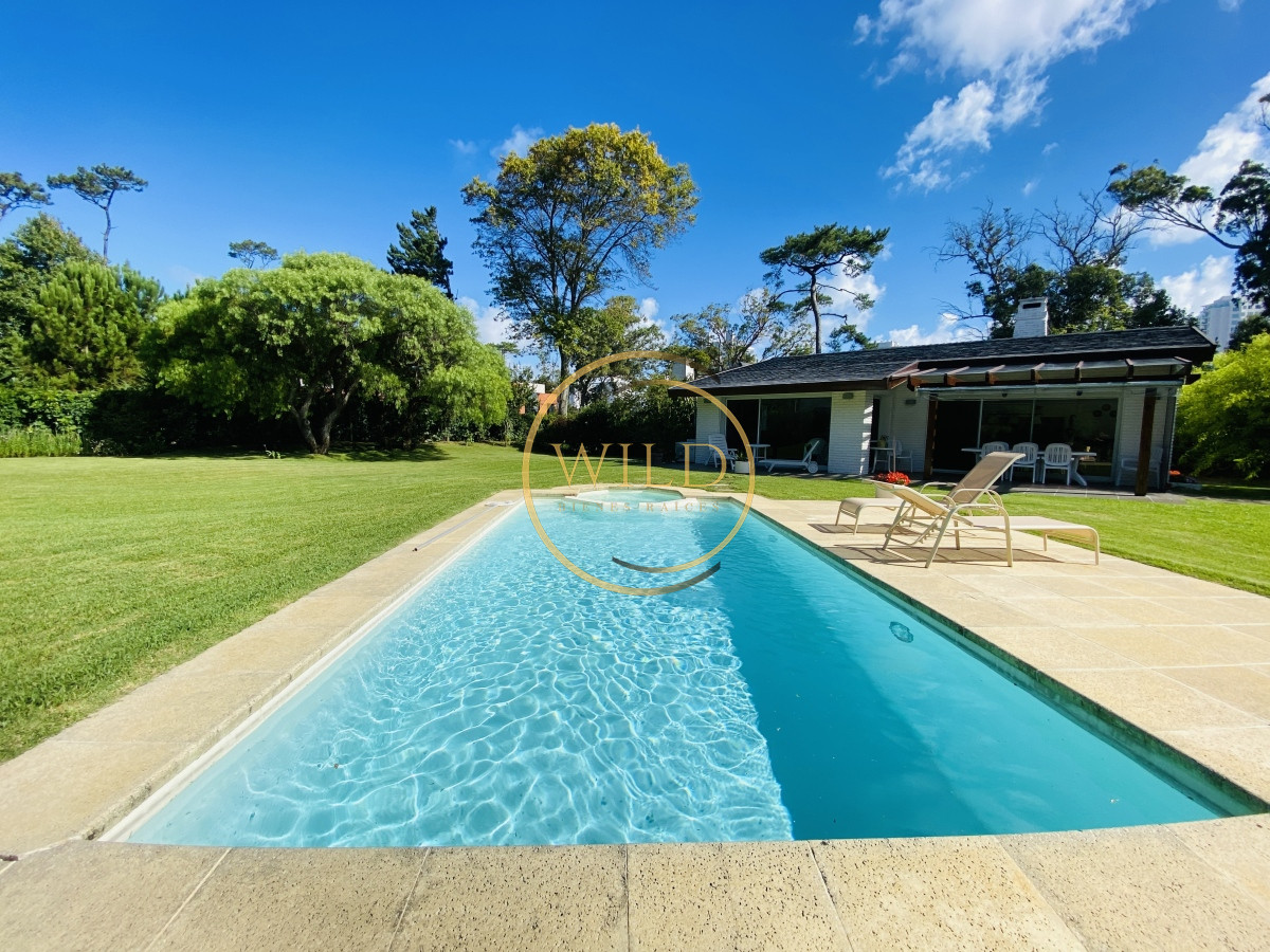 Casa ID.1994 - Impecable Residencia en la mansa a pasos del mar