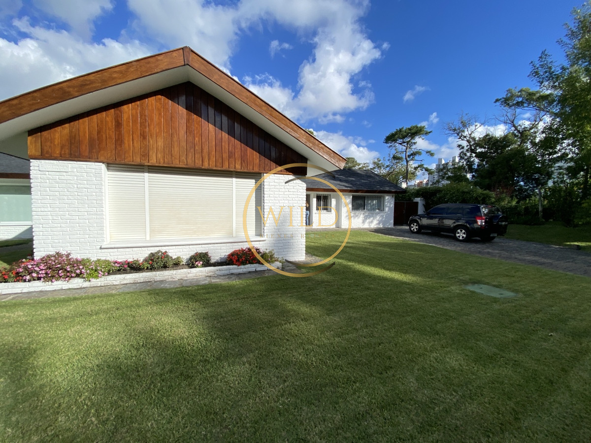 Casa ID.1994 - Impecable Residencia en la mansa a pasos del mar