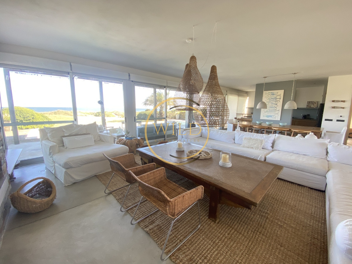 Casa ID.2132 - Espectacular en playa Solanas primera línea 