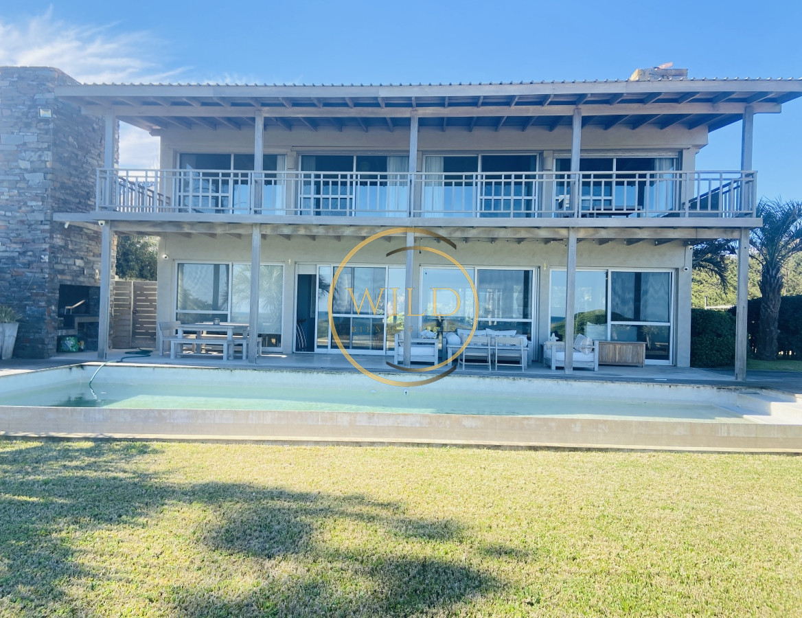 Casa ID.2132 - Espectacular en playa Solanas primera línea 