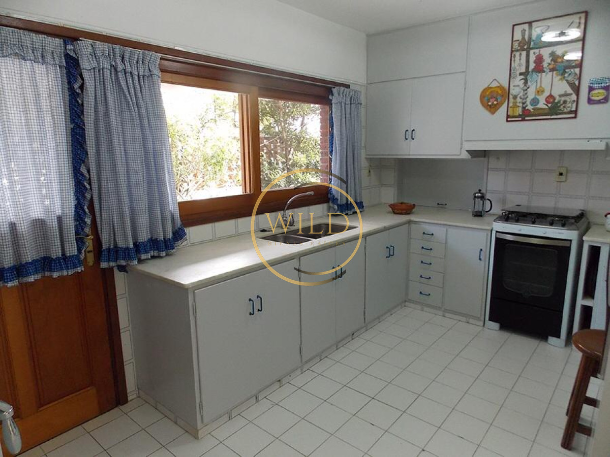 Casa ID.1927 - Cantegril a metros del mar con piscina climatizada