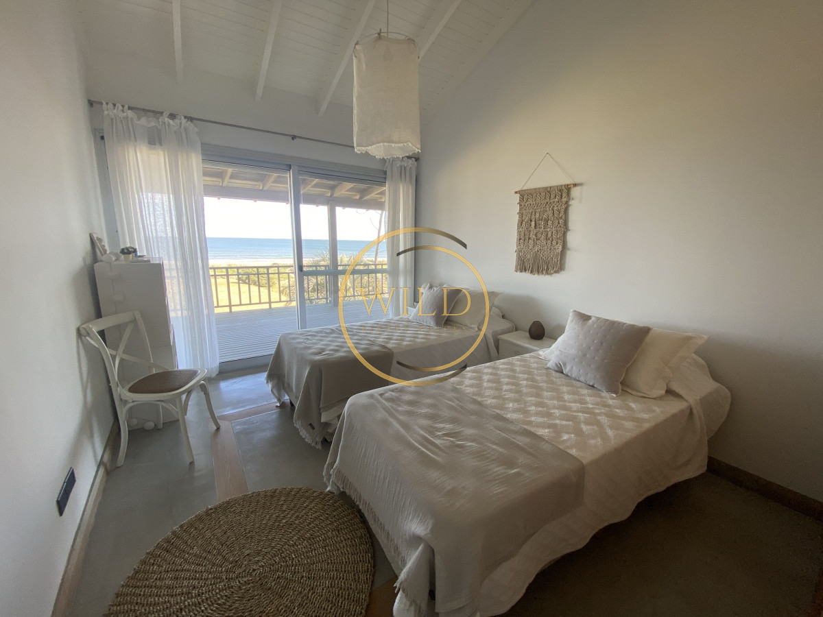 Casa ID.2132 - Espectacular en playa Solanas primera línea 