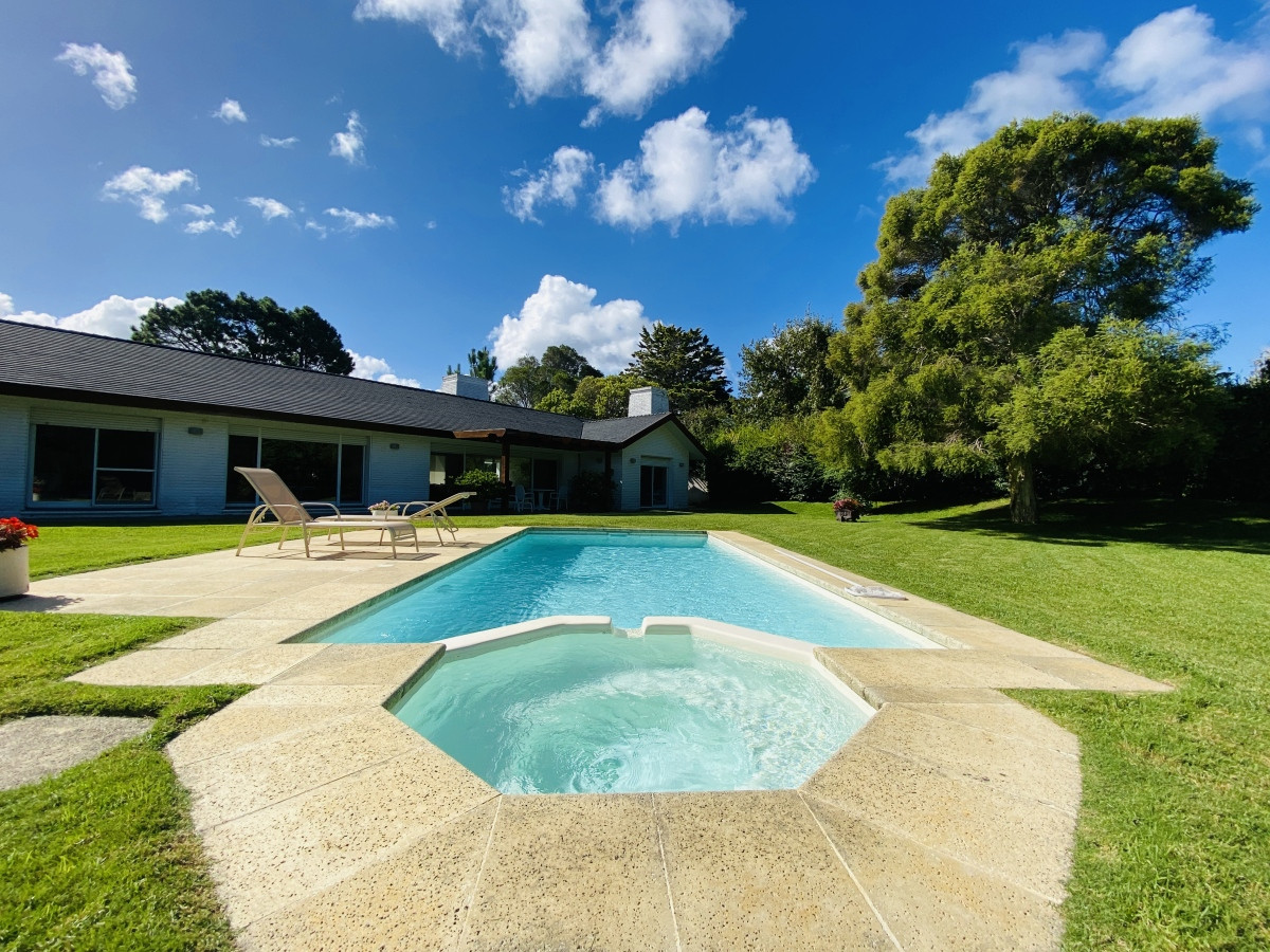 Impecable Residencia en la mansa a pasos del mar