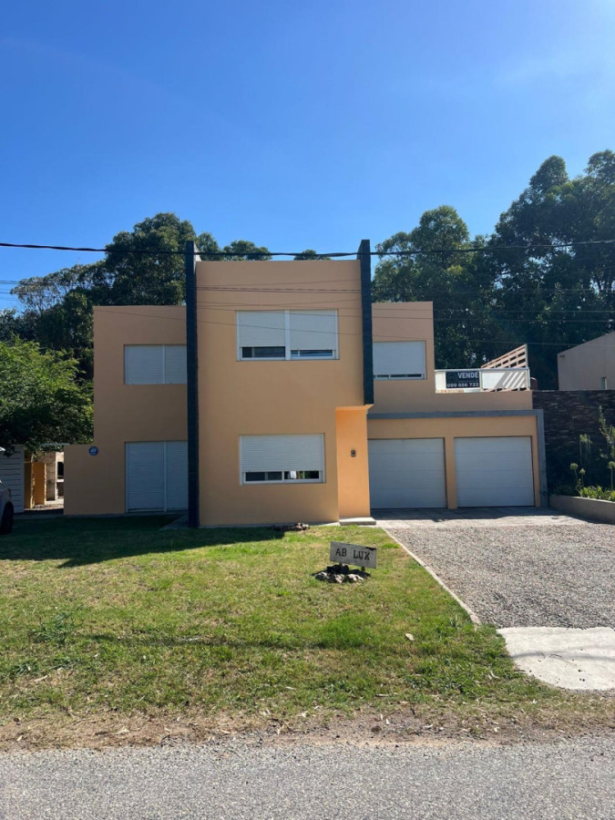 Venta casa pinares 4 dormitorios en 2 plantas