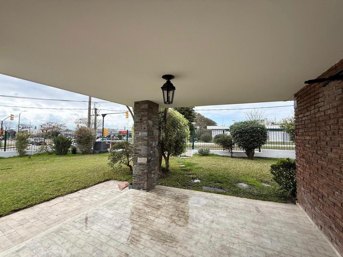 Venta en Carrasco Montevideo importante residencia