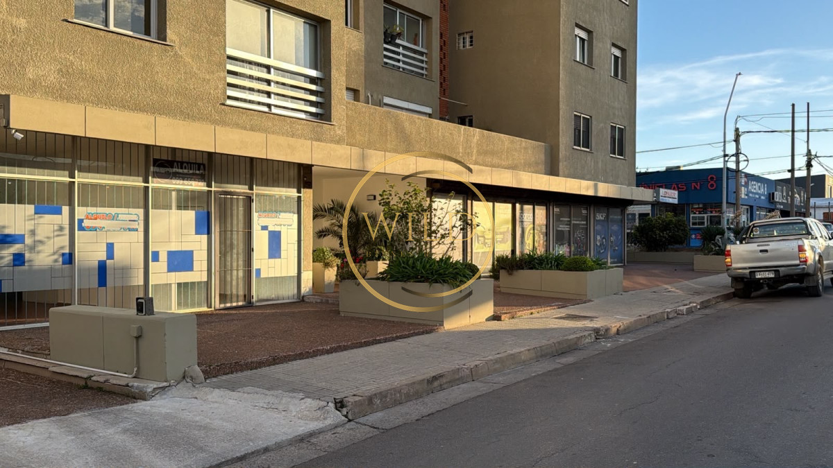 Local Comercial ID.5715 - Alquiler Local en Maldonado centro 110 mts