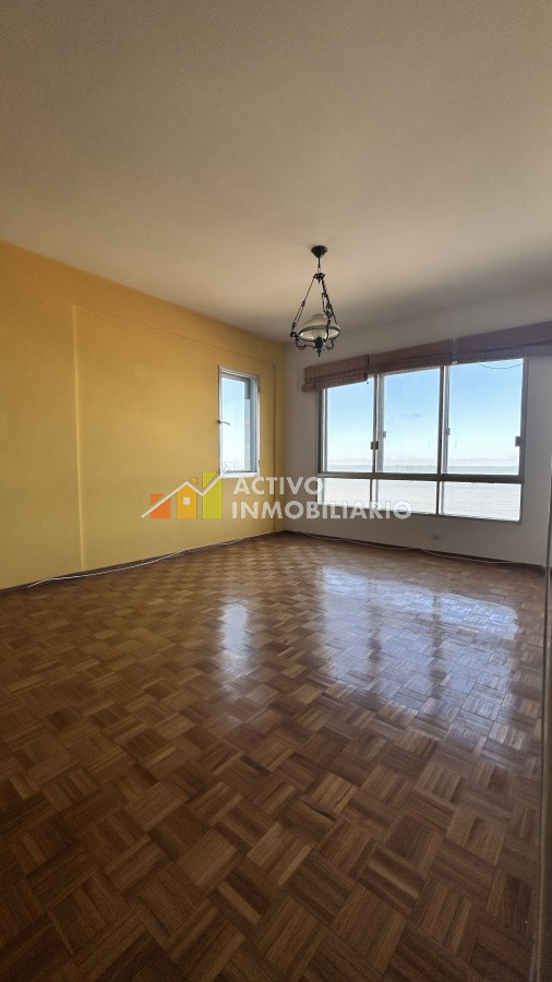Apartamento ID.34 - Venta apartamento con renta 3 Dormitorios + Garaje - Rambla De Malvin