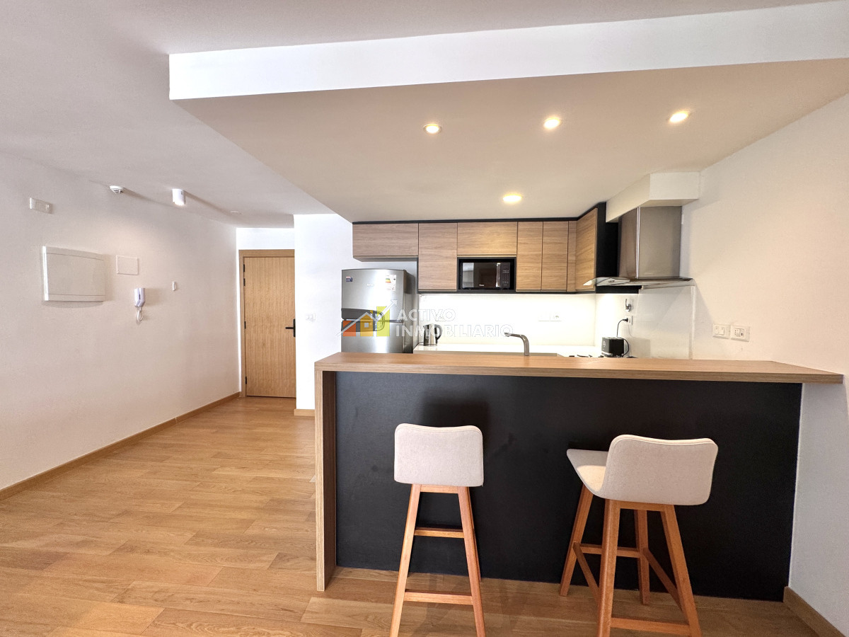 Apartamento ID.387 - Alquiler amoblado 1 dormitorio con balcón y garaje 