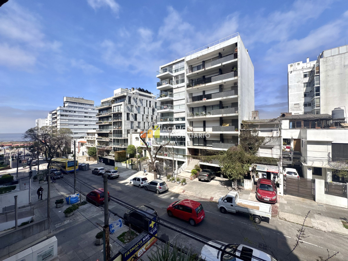 Apartamento ID.444 - Alquiler Monoambiente con Balcón - Punta Carretas 