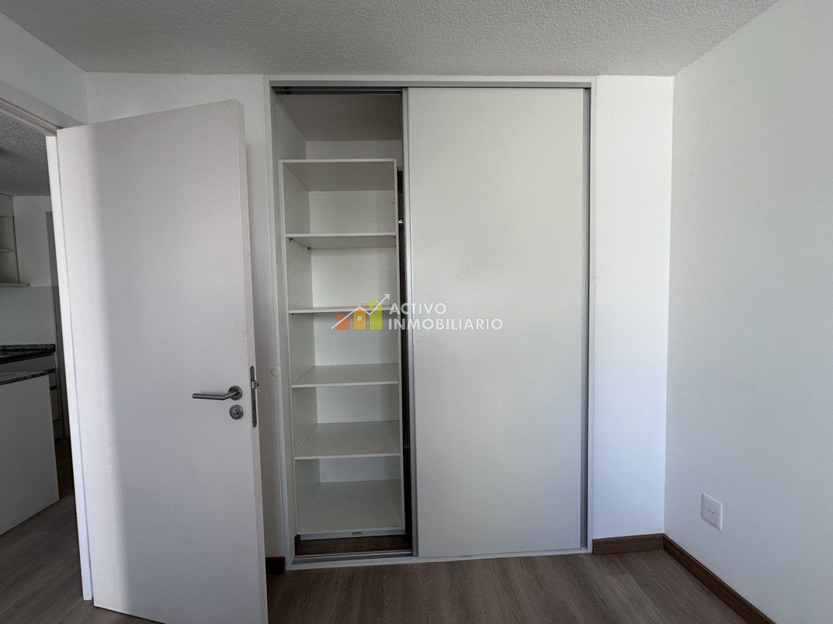 Apartamento ID.562 - Alquiler apartamento 1 dormitorio + balcón + garage - Tres Cruces 