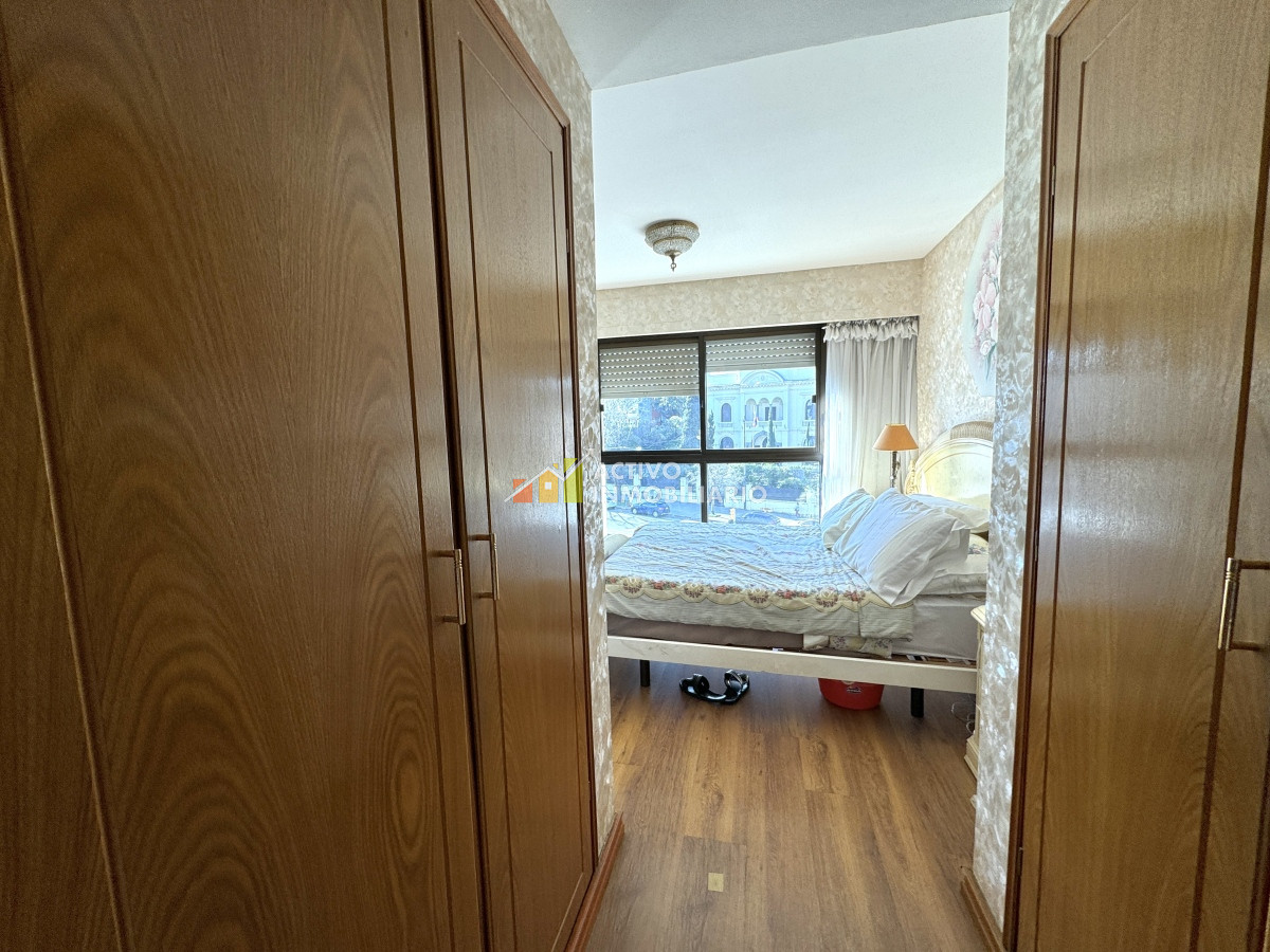 Apartamento ID.282 - Venta apartamento 3 dormitorios + servicio + 2 garages  - Pocitos 