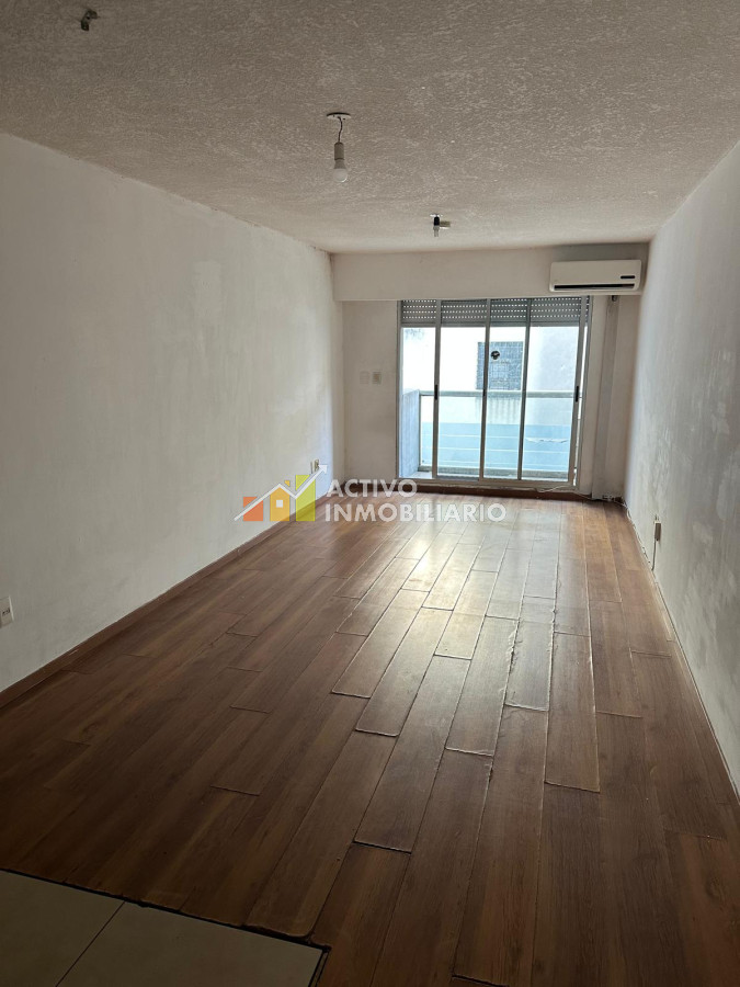 Apartamento ID.423 - Alquiler MONOAMBIENTE AMPLIO Y LUMINOSO !!