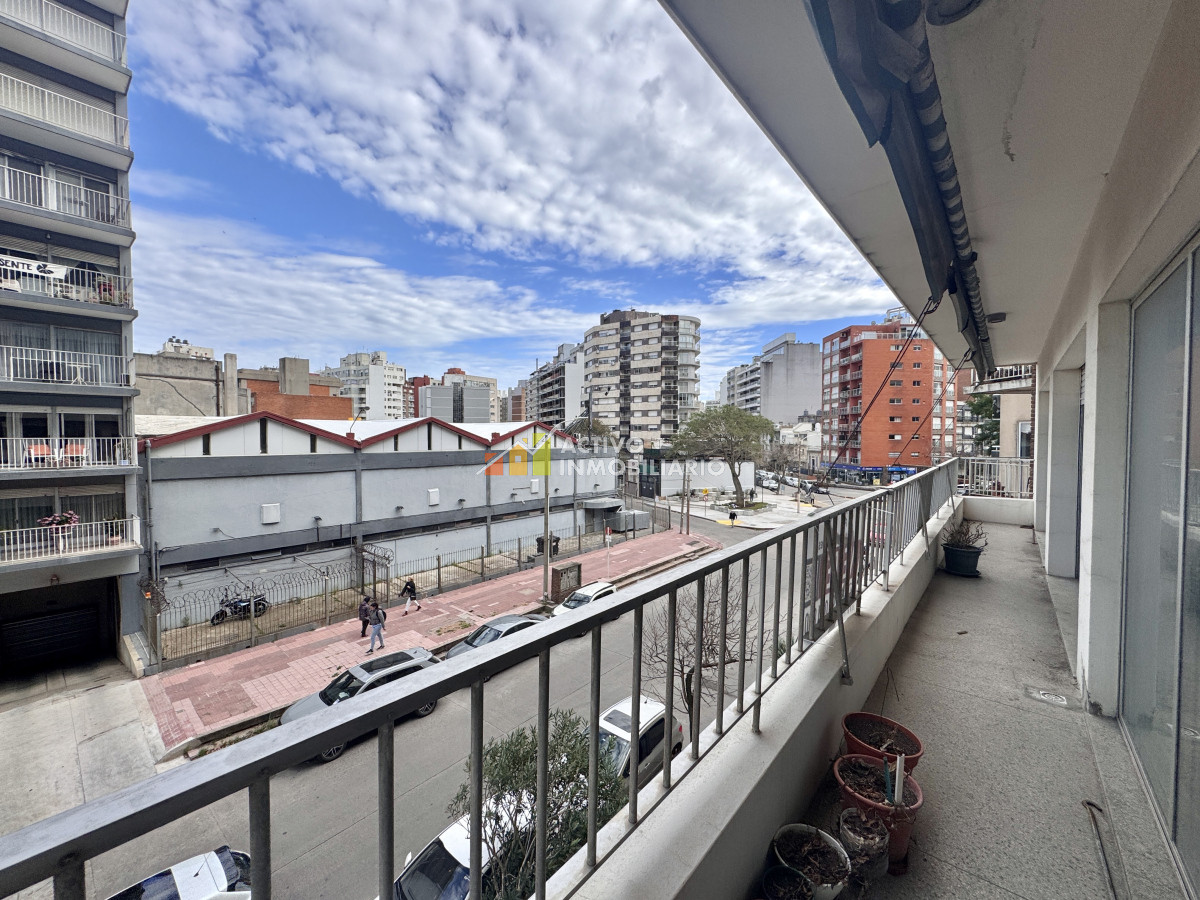 Apartamento ID.405 - Venta apartamento 3 dormitorios + servicio + garaje - Pocitos 