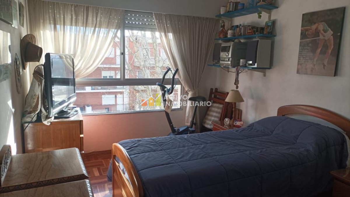 Apartamento ID.525 - venta apartamento 3 dormitorios y servicio-Pocitos