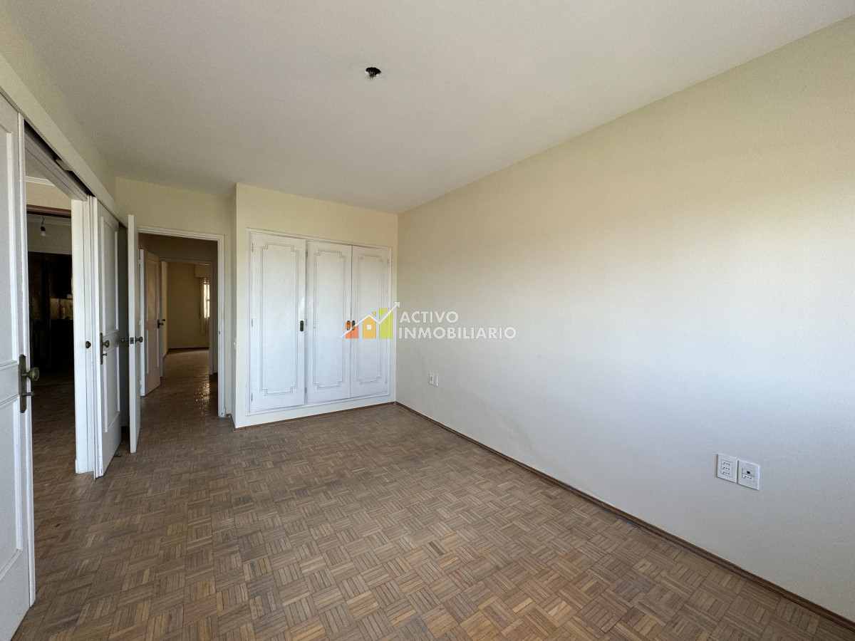 Apartamento ID.281 - Venta apartamento 2 dormitorios + garage - Rambla Punta Carretas 