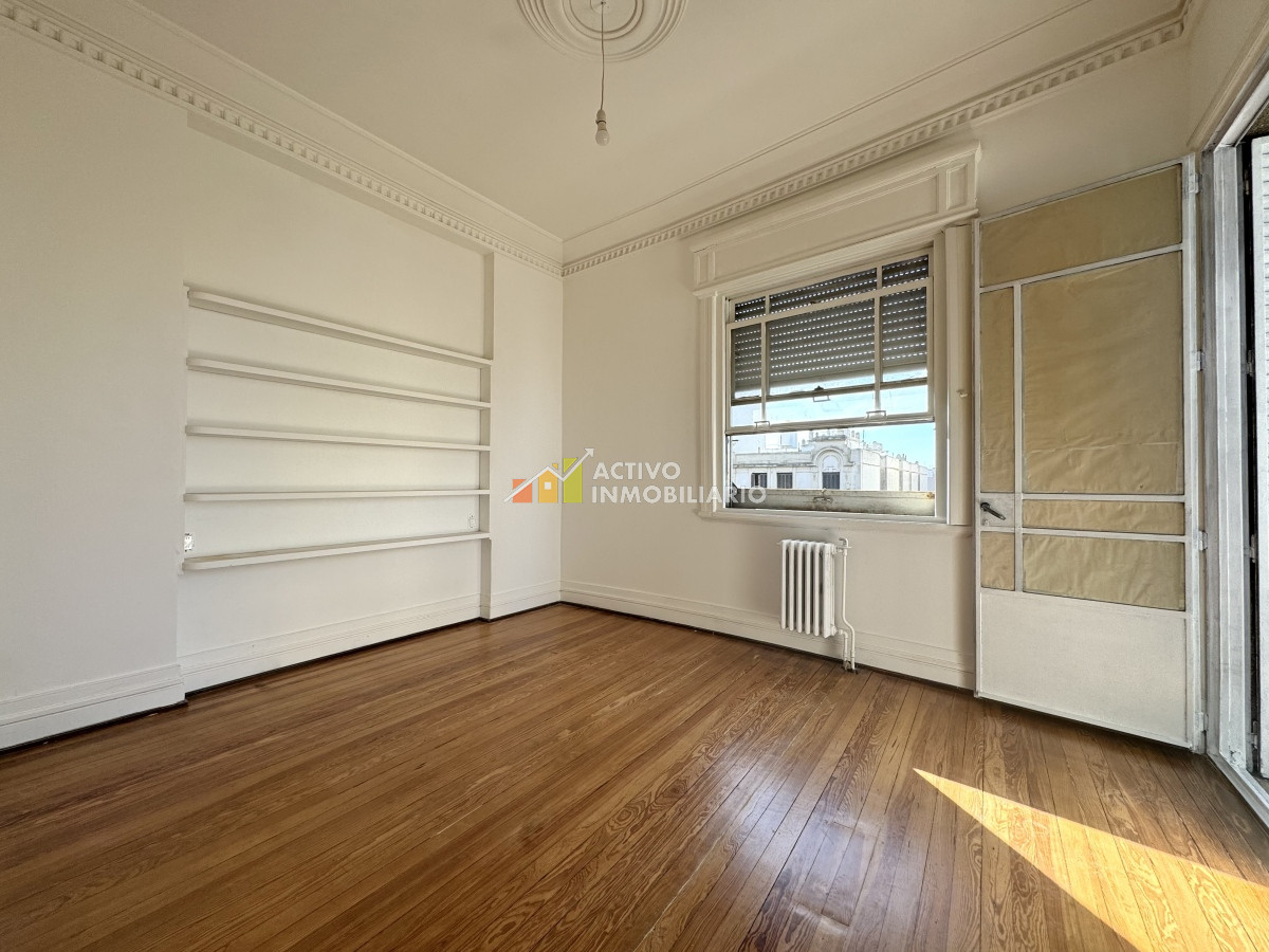 Apartamento ID.262 - Venta apartamento reciclado 3 dormitorios + servicio + balcón - Centro