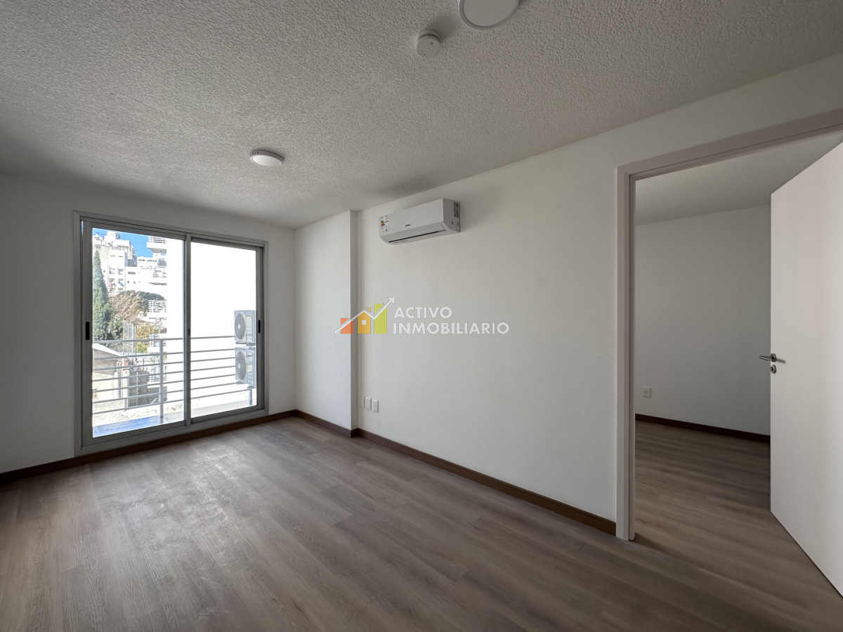 Apartamento ID.565 - Alquiler apartamento 1 dormitorio + balcón + garage + Tres Cruces 
