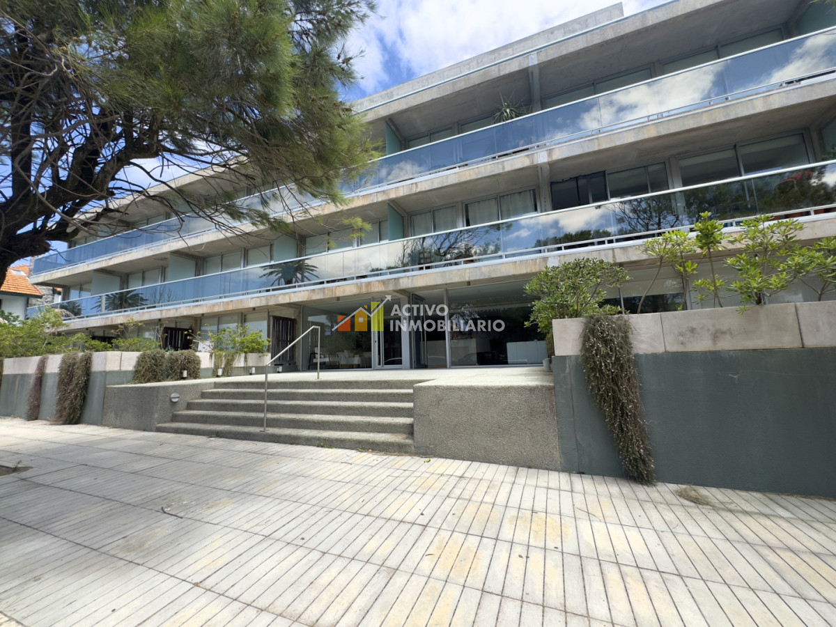 Apartamento ID.492 - Venta Apartamento 1 Dormitorio, Balcón y Garage - Punta Del Este