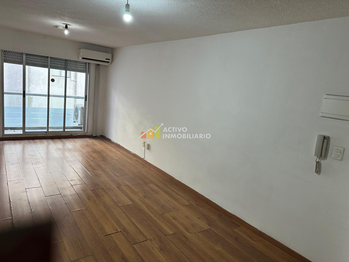 Apartamento ID.423 - Alquiler MONOAMBIENTE AMPLIO Y LUMINOSO !!