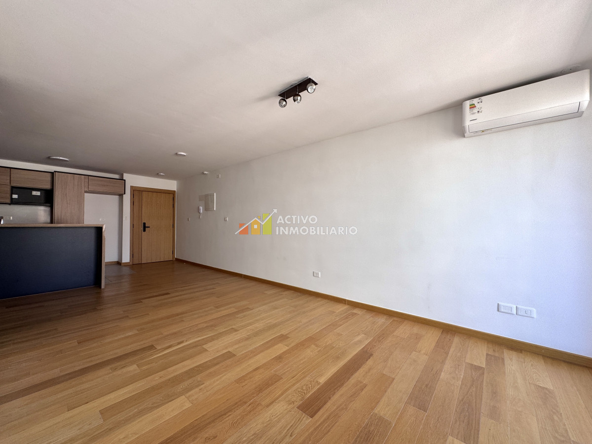 Apartamento ID.386 - Alquiler apartamento 1 dormitorio al frente piso alto con balcón 