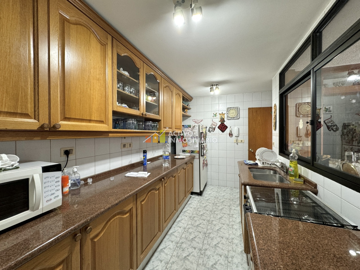 Apartamento ID.282 - Venta apartamento 3 dormitorios + servicio + 2 garages  - Pocitos 