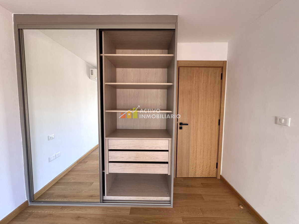 Apartamento ID.386 - Alquiler apartamento 1 dormitorio al frente piso alto con balcón 